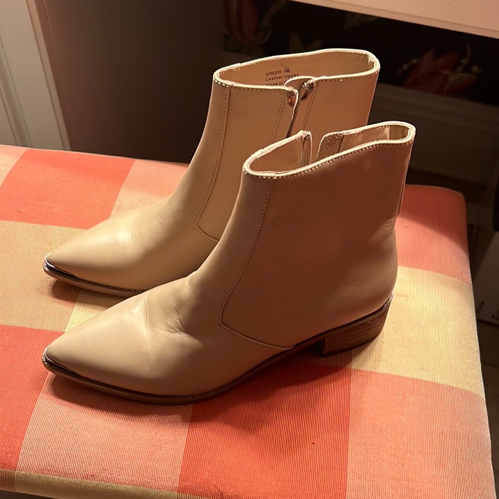 Women’s Size 7 Tan Boots